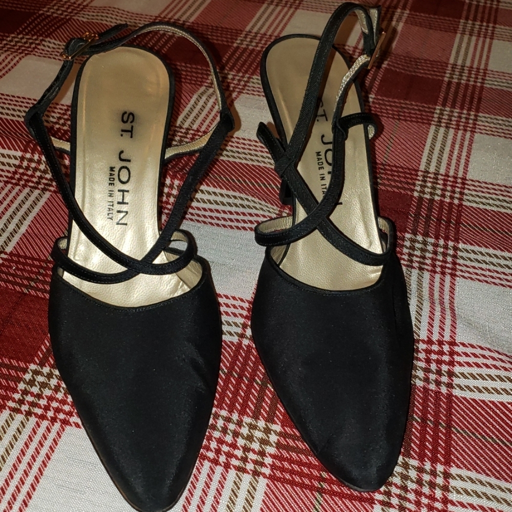 ST. JOHN Sling Back Black with Gold Satin Heels Goes with Everything Size 7.5 SJ